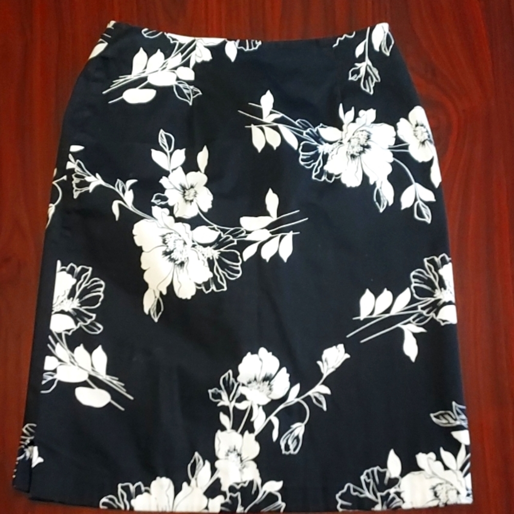 Black & white floral skirt